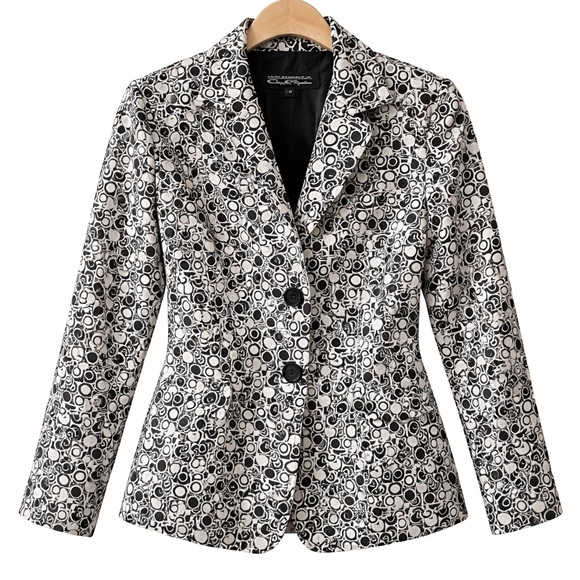 Chic Black and White Patterned Women's Jacket - Picture 1 of 3